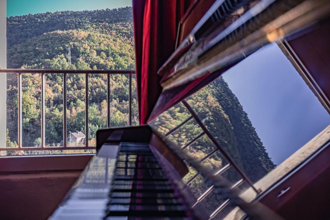 Sundrenched Relais De Poste In Serdinya エクステリア 写真